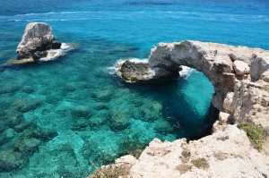 Zypern Badeferien Ayia Napa Felsen im Meer