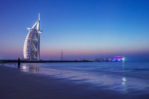 Dubai_Badeferien_Burj al Arab im Abendlicht_Arabische Emirate